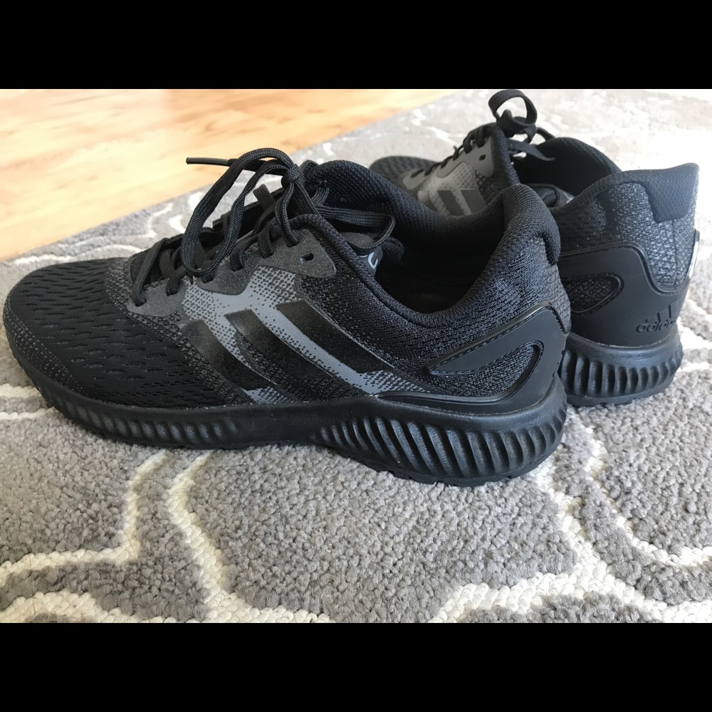 Size 9 Adidas Bounce